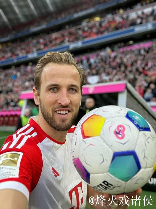 凯恩德甲第10次戴帽,赛后珍藏比赛用球 凯恩德甲第10次戴帽,赛后珍藏比赛用球